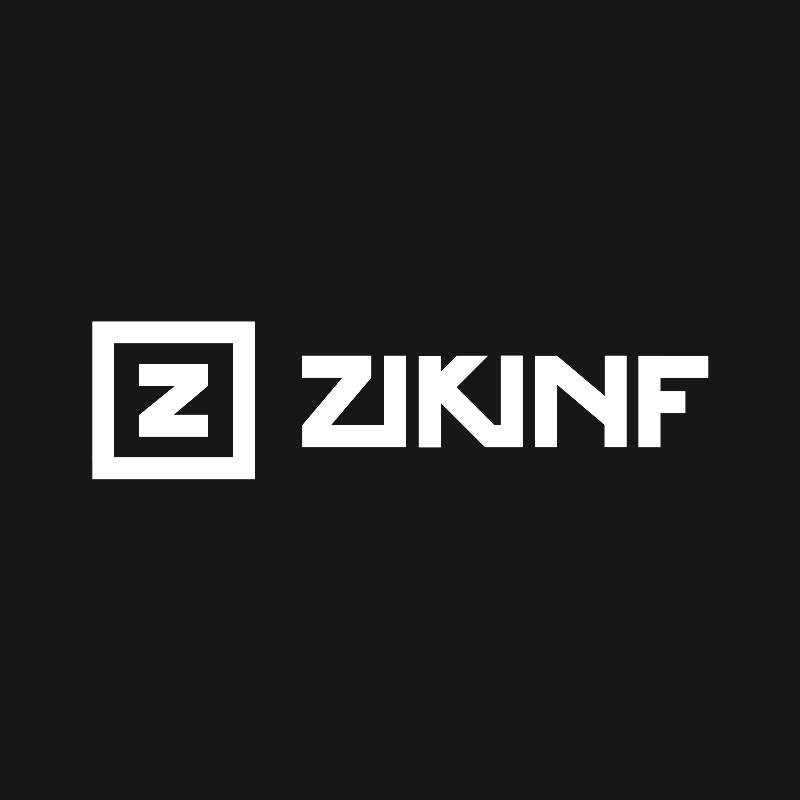 Une collection de CD de musique classique française, avec des enregistrements rares et historiques, soigneusement organisés.